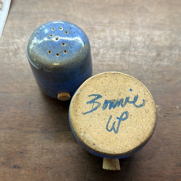 Stoneware Salt and Pepper Shakers with cork - Picture 3 of 3